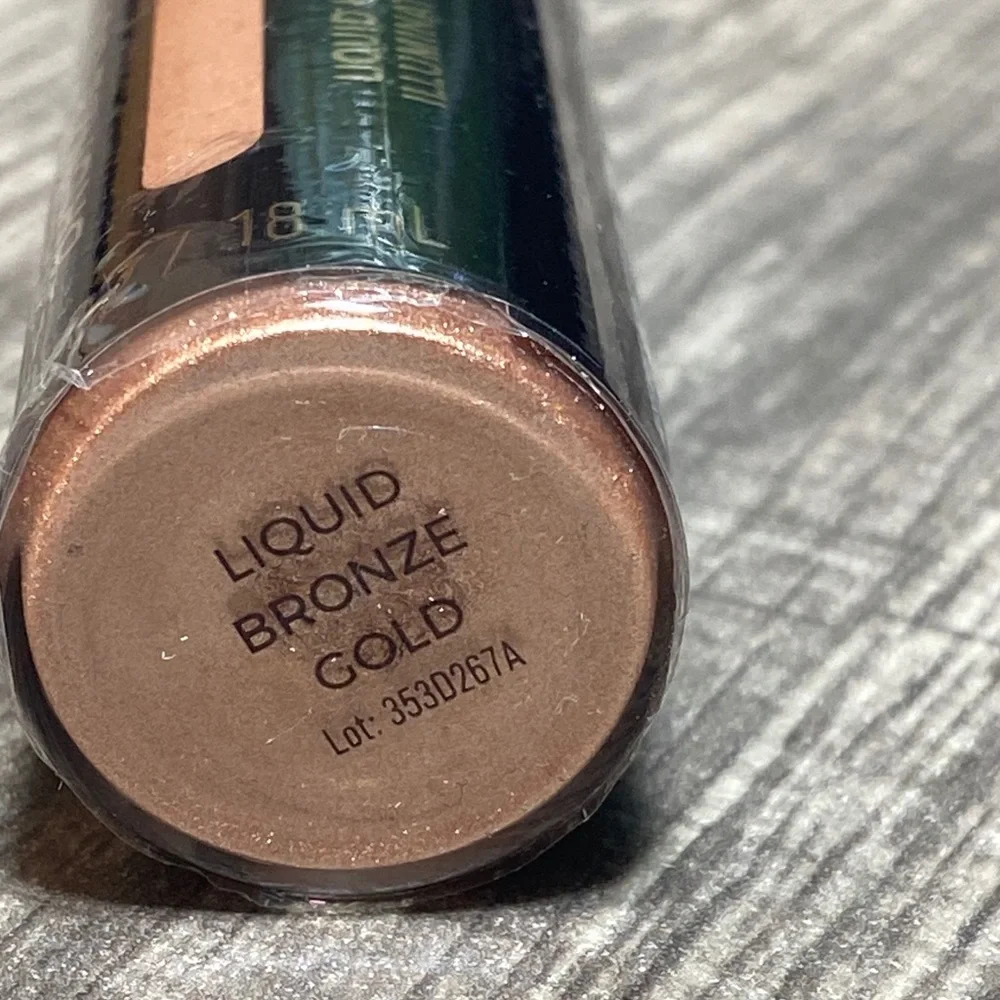 🌹5 for $25🌹 Revolution Bronze Gold Liquid Highlighter